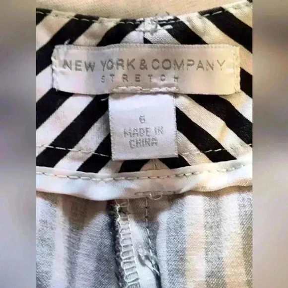 New York & Company Black & White striped pants | straight leg | size 6 - Picture 3 of 5